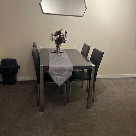 Stylish 2 Bedroom Apartment-Short Term Lets & Serviced Accomodation Reading Kültér fotó
