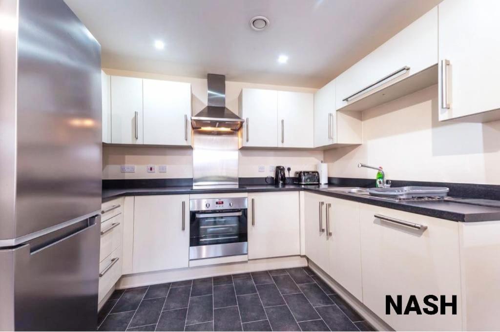 Stylish 2 Bedroom Apartment-Short Term Lets & Serviced Accomodation Reading Kültér fotó