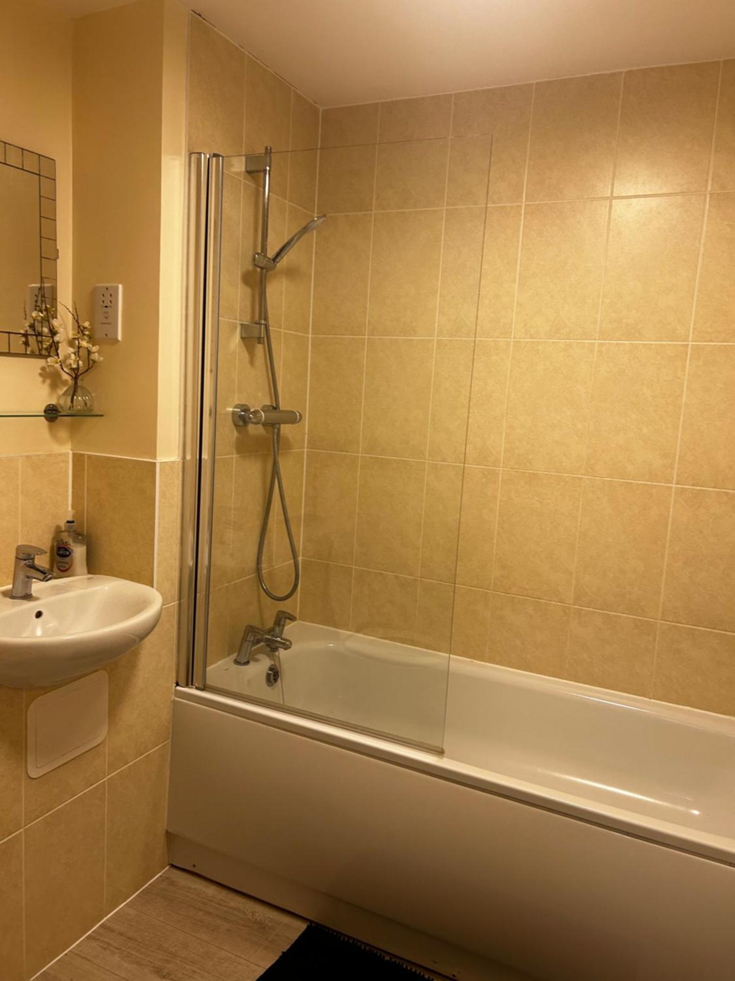 Stylish 2 Bedroom Apartment-Short Term Lets & Serviced Accomodation Reading Kültér fotó